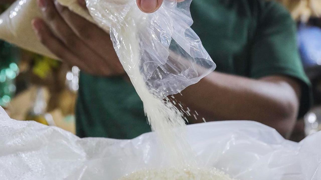 Sedangkan di Pasar Cempaka Putih, Jakarta Pusat, harga gula merangkak naik hingga Rp17 ribu per kg.
