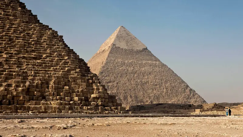 Ilustrasi piramida secara detail.