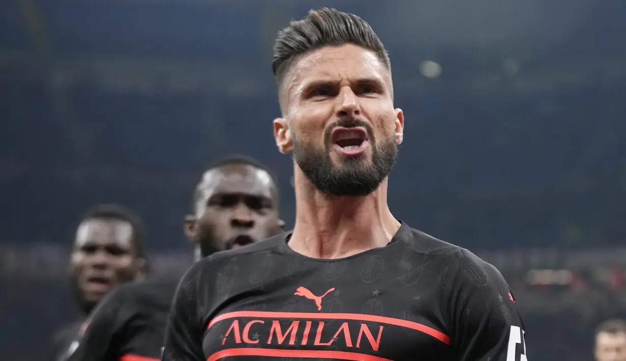 AC Milan berhasil menggusur Napoli, yang belum bermain di pekan ke-10, dari puncak klasemen Liga Italia 2021/2022 usai menang tipis 1-0 atas tamunya Torino, Selasa (26/10/2021). Gol tunggal kemenangan Rossoneri dicetak Olivier Giroud pada menit ke-14. (AP/Luca Bruno)