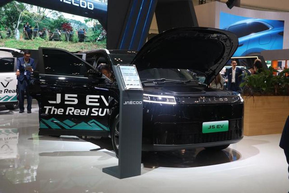 Deretan Mobil Listrik Rp 300 Jutaan di GJAW 2025