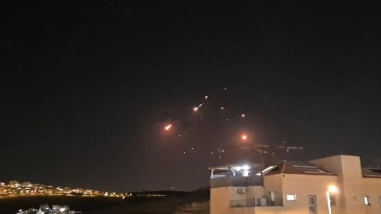 VIDO: Serangan Balasan! Ratusan Rudal Balistik Iran Gempur Habis Israel Kejutkan Netanyahu dan Trump