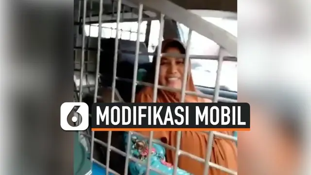 Seorang Ibu yang merupakan driver online di Palembang, Sumatera Selatan, memodifikasi mobilnya dengan menggunakan kerangkeng besi di bagian jok supir. Ini untuk menghindari tindak kejahatan.