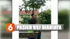Tak lama, dua petugas keamanan lainnya datang dengan sepeda motor dan justru langsung memukul pasien gangguan jiwa hingga nyaris terjatuh.