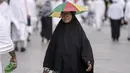 Kondisi ini terjadi karena paparan panas secara langsung sehingga menyebabkan kenaikan suhu inti tubuh lebih dari 40 derajat celsius. (AP Photo/Amr Nabil)