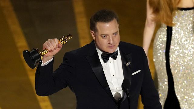 Brendan Fraser menang Piala Oscar 2023 lewat film The Whale. (Foto: AP Photo/Chris Pizzello)