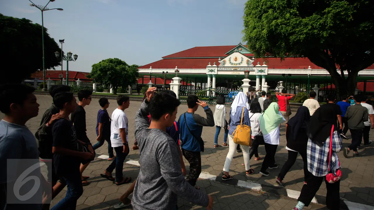 20160525-Wisata Kraton Yogyakarta Ramai Dikunjungi Pasca Ujian Nasional-Jogja