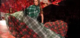 Gigi Hadid tampil di fashion show Victoria's Secret 2018 di Pier 94 in New York City, Amerika Serikat. (TIMOTHY A. CLARY / AFP)