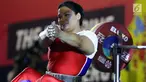 Atlet Para Powerlifting Indonesia, Nurtani Purba bersiap melakukan angkatan beban di kelas Womens Up 73kg Asian Para Games 2018 di Jakarta, Rabu (10/10). Nurtani Purba meraih perak dengan total angkatan 1115 kg. (Liputan6.com/Helmi Fithriansyah)