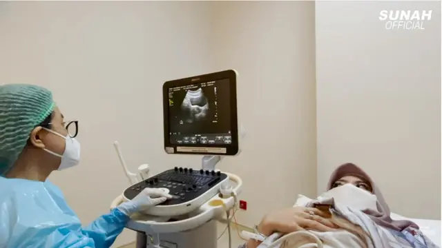 6 Momen Nathalie Holscher Umumkan Hamil Anak Pertama, Tak Kuasa Menahan Tangis