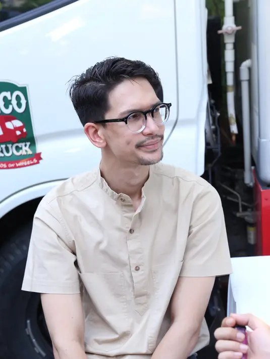 Ketika ditemui di Park Inc. Gandaria City, Jakarta Selatan, Jumat (28/8/2015), personel BBB (Bukan Bintang Biasa) ini sedang memberi dukungan kepada sahabatnya yang sedang menggeluti bisnis kuliner yaitu Raffi Ahmad. (Galih W. Satria/Bintang.com)