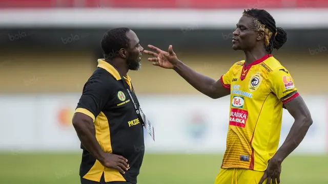 Ketika Dua Pahlawan Persipura Melepas Rindu