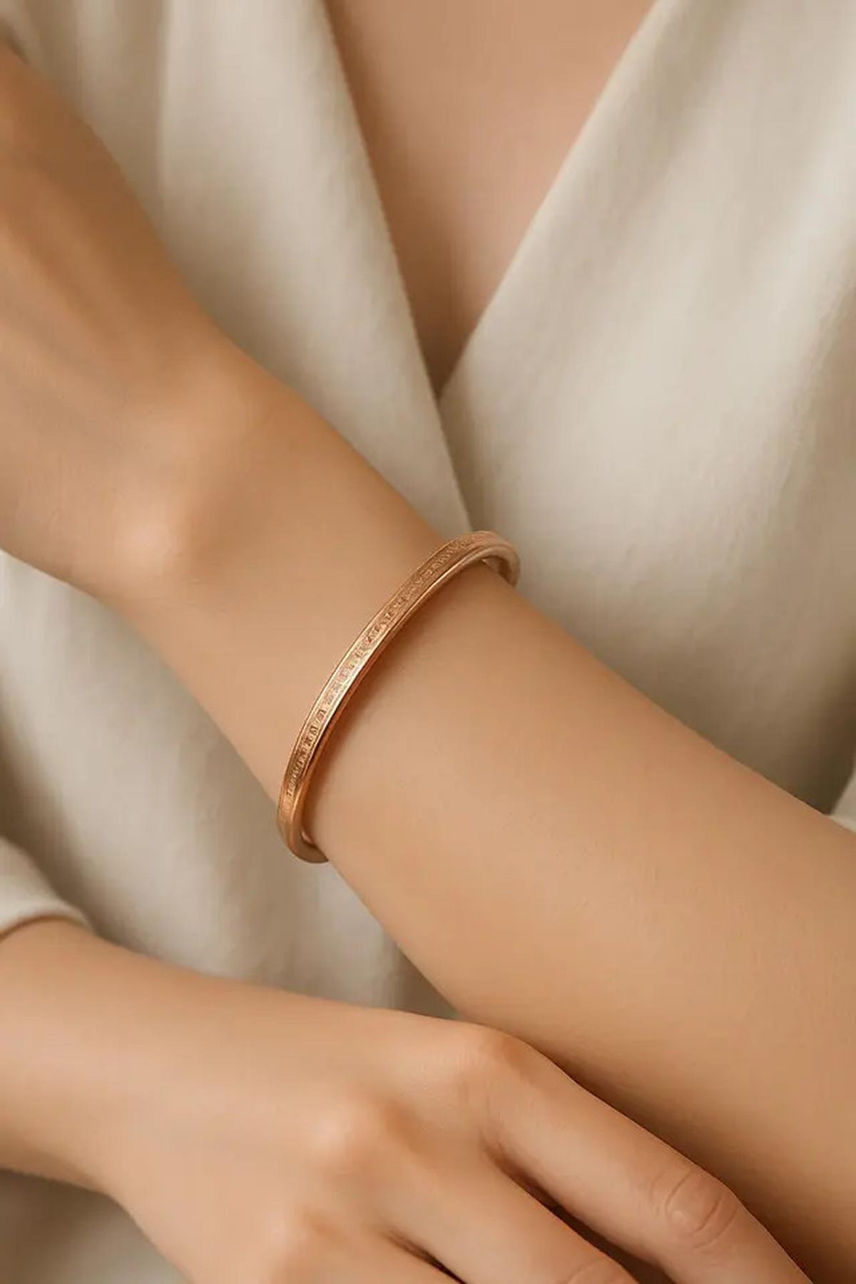 Mengapa Gelang Oval Tipis 3 gram Cocok untuk Pergelangan Tangan Kecil? Ini Alasannya