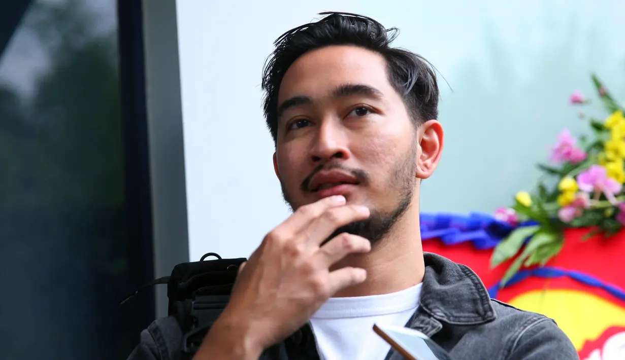 "Paling keluarga, sama temen dekat aja. Yah nggak banyak lah yang diundang sekitar 500 undangan," kata Jeje Govinda saat ditemui kawasan Cilandak, Jakarta, Selasa (16/1/2018) dilansir dari Liputan6. (Nurwahyunan/Bintang.com)