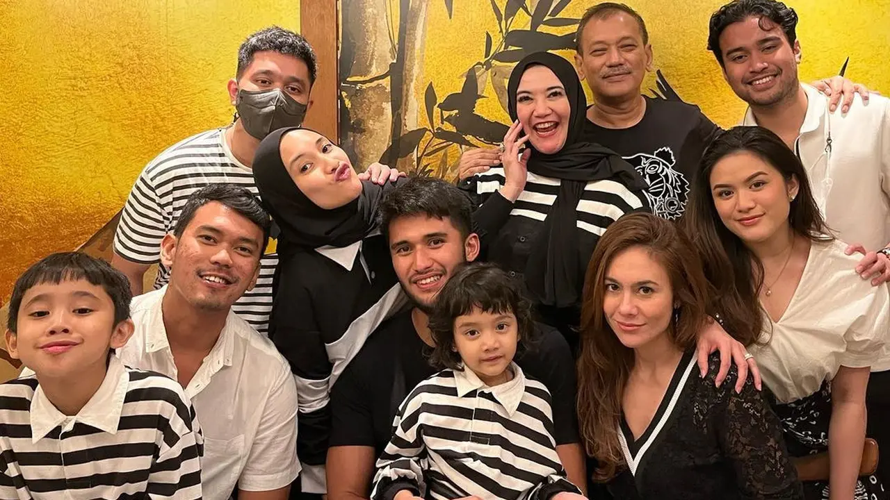 Ibu Sabda Ahessa Sudah Beri Restu, Ini 6 Potret Wulan Guritno dan Keluarga Kekasih