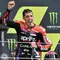 Pembalap Aprilia Racing Aleix Espargaro merayakan kemenangan balapan MotoGP Inggris di Sirkuit Silverstone, Silverstone, Inggris, Minggu (6/8/2023). Aleix Espargaro menjuarai balapan MotoGP Inggris dengan dramatis. (AP Photo/Rui Vieira)