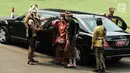 Presiden Joko Widodo bersama Ibu Negara Iriana tiba menghadiri Upacara Peringatan Detik-Detik Proklamasi Kemerdekaan Indonesia ke-74 Tahun 2019 di Istana Merdeka, Jakarta, Sabtu (17/8/2019). Peringatan HUT RI tersebut mengangkat tema "SDM Unggul Indonesia Maju". (Liputan6.com/HO/Kentung)