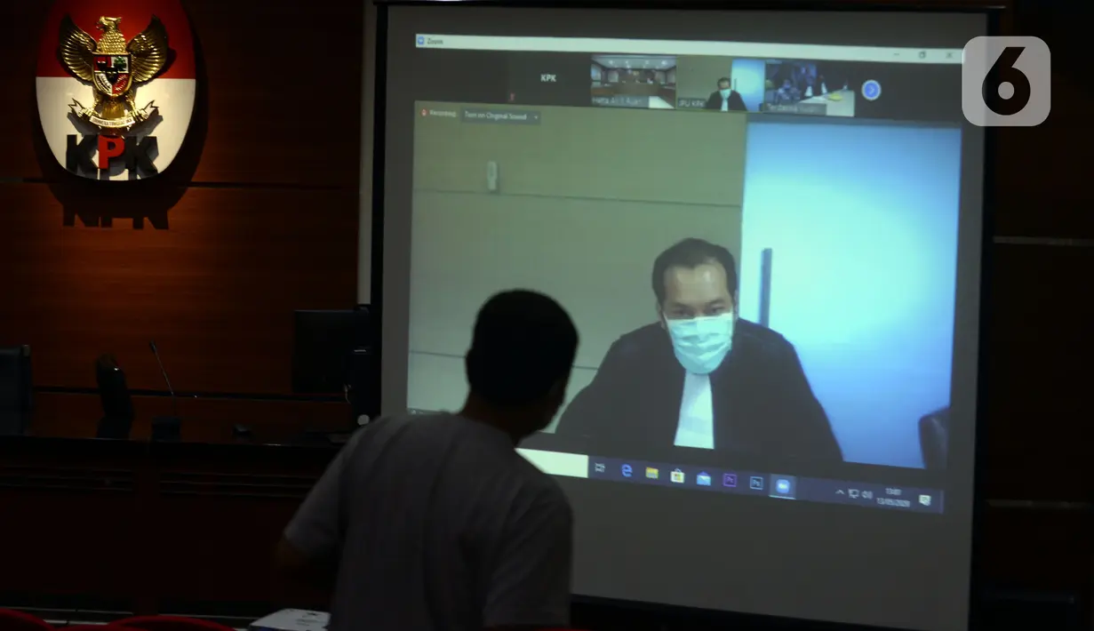 Suasana sidang mantan Dirut PTPN III (Persero) Dolly Pulungan di Gedung KPK, Jakarta, Rabu (13/5/2020). Dolly Pulungan dituntut 6 tahun penjara dan denda Rp 300 juta subsider 6 bulan kurungan terkait fee distribusi gula di PTPN III (Persero). (merdeka.com/Dwi Narwoko)