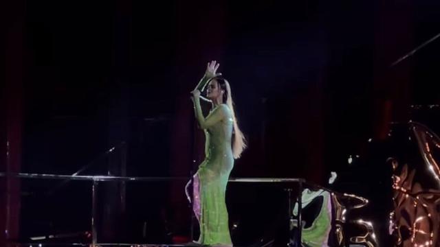 Rihanna tampil di pesta jelang pernikahan anak laki-laki crazy rich Asia Mukesh Ambani. (Dok: Instagram @johmasse https://www.instagram.com/johmasse?igsh=MWYxazZiZ2toZHY0cg==)