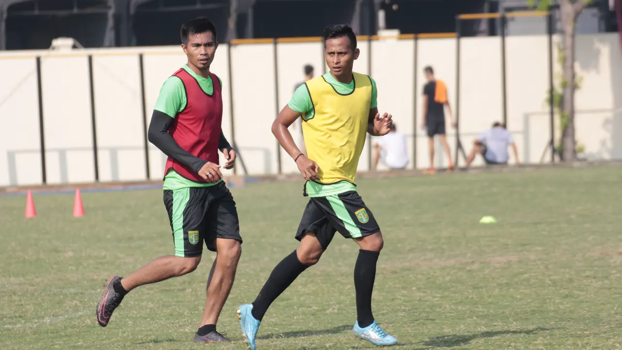 Persebaya Surabaya mencoret Mardiono dan Rahmat Latief. 