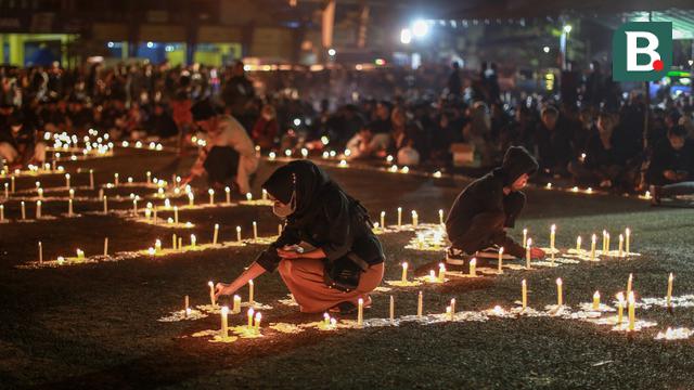 Foto: Gelar Doa Bersama, Ribuan Masyarakat Penuhi Stadion Kanjuruhan