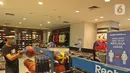 Pekerja mengecek bola di Mall Margo City, Depok, Jawa Barat, Selasa (9/6/2020). Pusat perbelanjaan atau mal di Kota Depok akan mulai dibuka pada 16 Juni 2020 dengan menerapkan sejumlah aturan protokol kesehatan yang ketat. (Liputan6.com/Herman Zakharia)