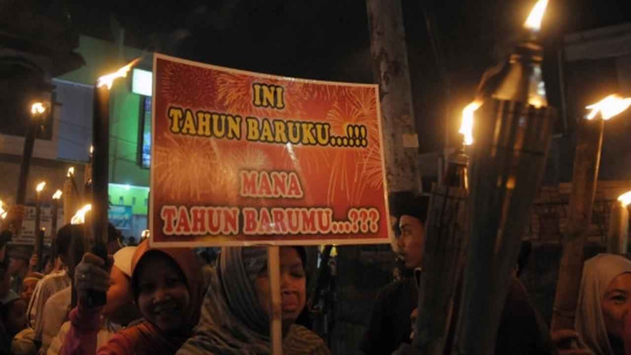 Pawai obor dan kembang api meriahkan malam tahun baru 1437 Hijriah