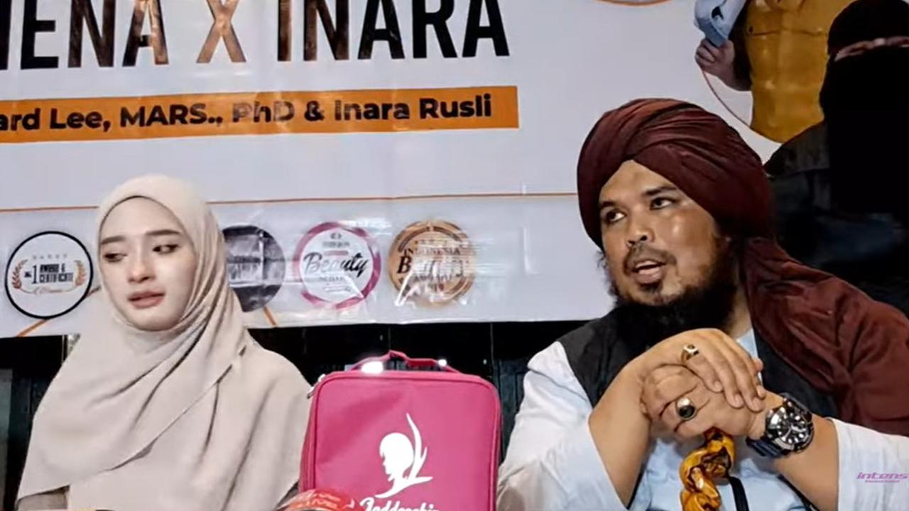Sebelum memutuskan untuk menanggalkan cadar atau nikabnya, Inara Rusli sudah bertanya terlebih dahulu kepada Ustaz Derry Sulaiman mengenai hukum bercadar.