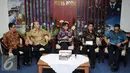 Menteri Hukum dan HAM Yasonna Laoly (tengah) saat menyampaikan keterangan terkait hasil verifikasi partai poltik untuk memperoleh status badan hukum di Jakarta, Jumat (7/10). PSI menjadi parpol yang lolos verifikasi. (Liputan6.com/Helmi Fithriansyah)