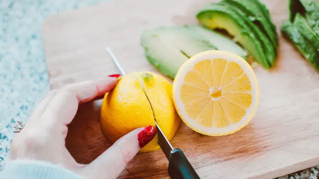 ilustrasi manfaat jeruk lemon/Lisa Fotios/pexels