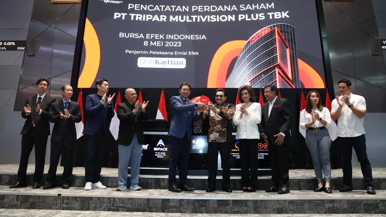 Pencatatan perdana saham PT Tripar Multivision Plus Tbk (RAAM), Senin (8/5/2023). (Foto: BEI)