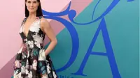 Sentuhan Motif Bunga Warnai Karpet Merah CFDA Awards 2017