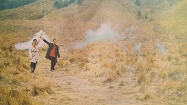 Hasil Foto Prewedding Pakai Flare yang Sebabkan Kebakaran di Bukit Teletubbies Gunung Bromo