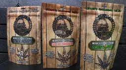 Dendeng berbahan dasar ganja digelar di stan pameran Kongres Ganja Internasional di Los Angeles, California (27/9). Kongres menyatukan visi antara pemasok, investor, medis, regulator pemerintah, hukum, dan pengusaha. (AFP Photo / Mark Ralston)
