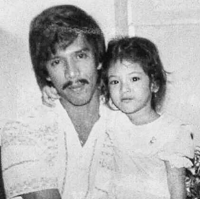 Foto kenangan Novita Angie dengan sang ayah (Instagram/novitaangie)