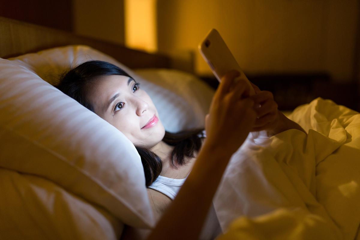 Ingin Tidur Lebih Nyenyak? Coba Bangun Rutinitas Malam dan Minum Tolak Linu Sleep