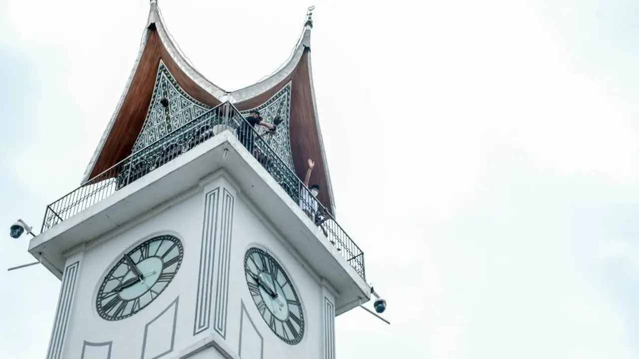 Sandiaga Uno Minta Jam Gadang Dilengkapi Teknologi VR dan AR
