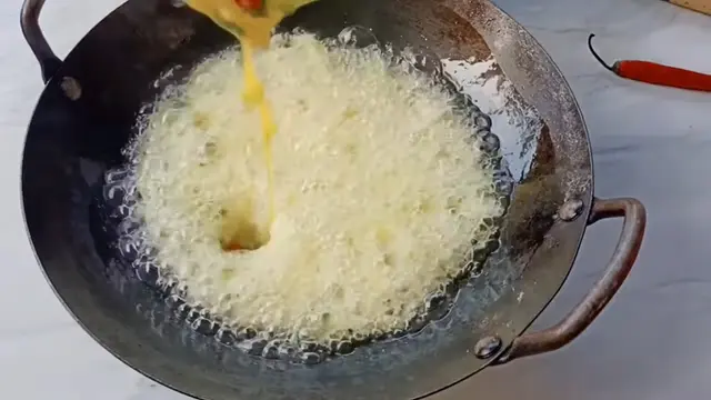 Cara Masak Telur Dadar ala Warteg, Bisa Keriting dan Lebar