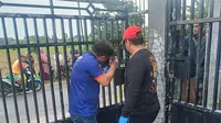 Polisi sedang melakukan olah TKP di rumah korban perampokan di Desa Kedungwinong, Kecamatan Sukolilo Pati. (Liputan6.com/Dok. Polresta Pati)
