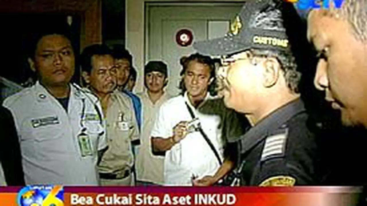 011205clintashukum.jpg