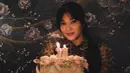Naysila Mirdad membagikan beberapa foto perayaan ulang tahun ke-38. Ia pun mendapat banyak kejutan dari para sahabat dengan makan bersama dan tiup lilin kue ulang tahun. [@naymirdad]