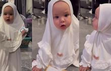 Siap Menunaikan Umrah Bersama Sang Ibu, 10 Foto Kamari Anak Jennifer Coppen Mengenakan Hijab - Menggemaskan Seperti Boneka