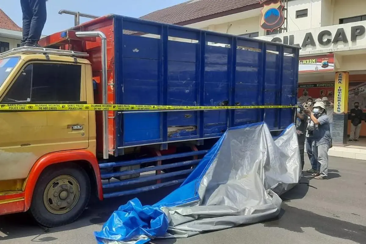 Polres Cilacap mengungkap dugaan penyalahgunaan pengangkutan dan atau niaga BBM subsidi jenis Solar.