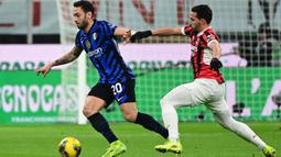 Duel sengit antara AC Milan melawan Inter Milan pada pekan ke-22 Liga Italia 2024/2025 di San Siro berakhir imbang dan kedua tim harus puas berbagi satu poin. (PIERO CRUCIATTI/AFP)