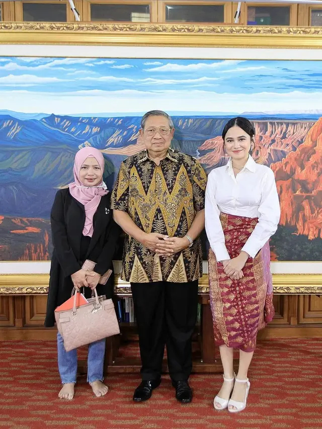 Potret Syifa Hadju Pakai Batik dan Kebaya, Masuk Nominasi Wanita Tercantik di Dunia/  Instagram @syifahadju