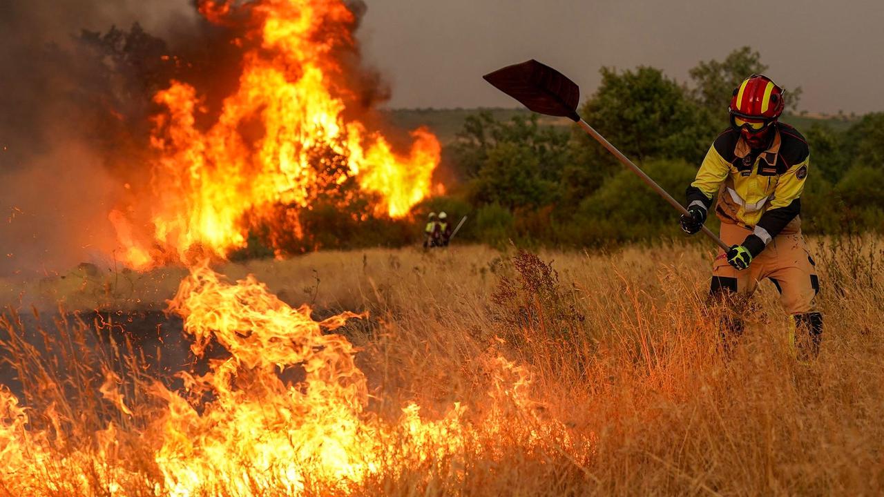 FOTO: Gelombang Panas Picu Kebakaran Hutan Hebat di Spanyol