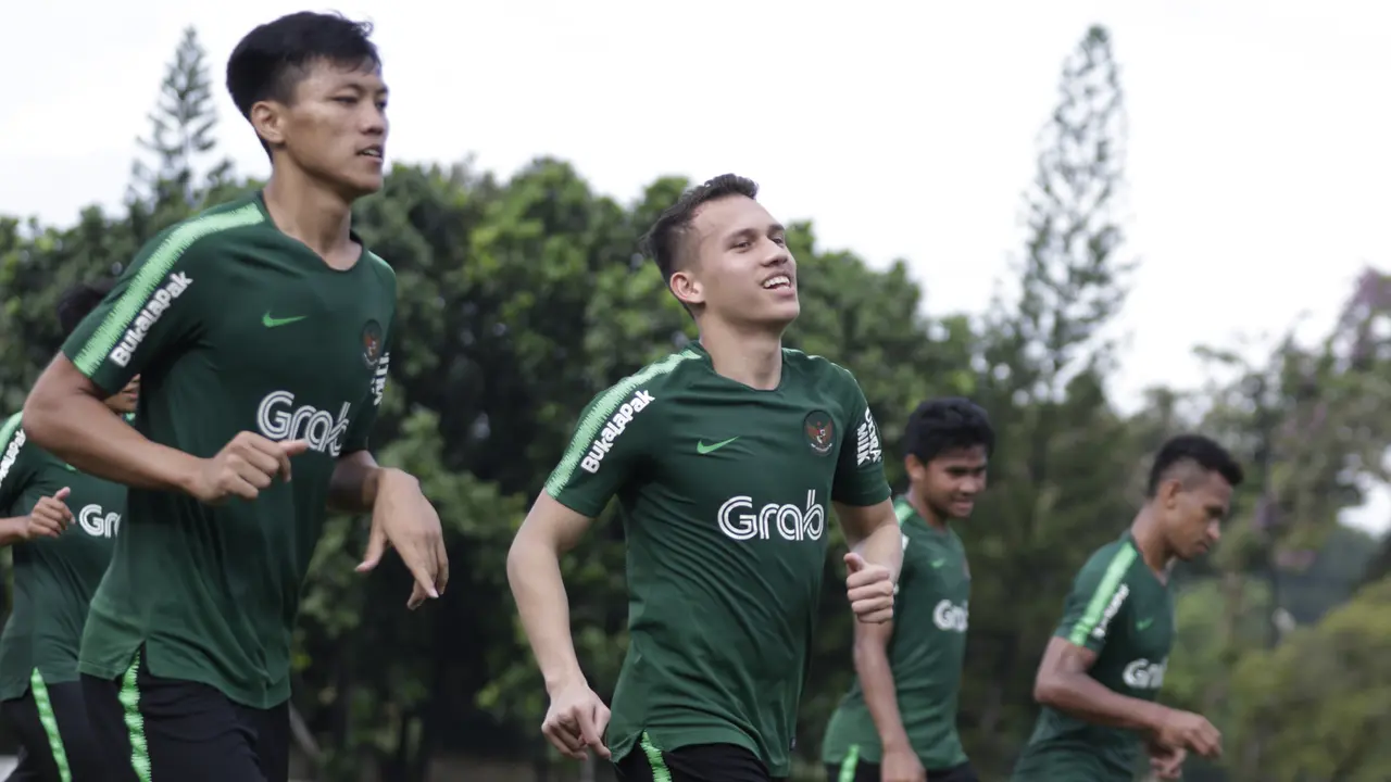 Pemain Timnas Indonesia U-23, Egy Maulana, berlari saat latihan.
