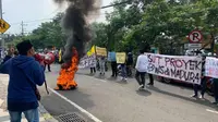 PW SEMMI  Jawa Timur demonstrasi di depan Balai Besar Wilayah Sungai (BBWS) Brantas di Wiyung Kota Surabaya pada Kamis (2/6/2022). (Istimewa).