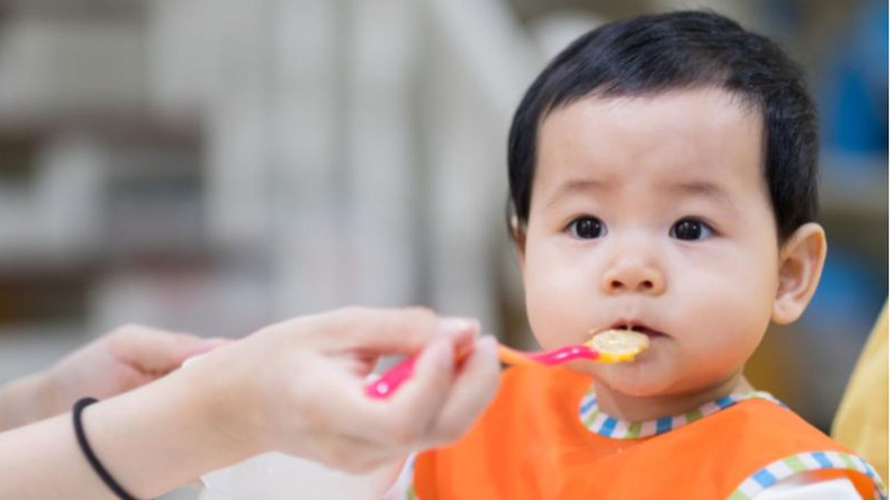 Sering Dianggap Sehat, 7 Makanan Ini Justru Bisa Berbahaya untuk Bayi, Salah Satunya Susu Sapi