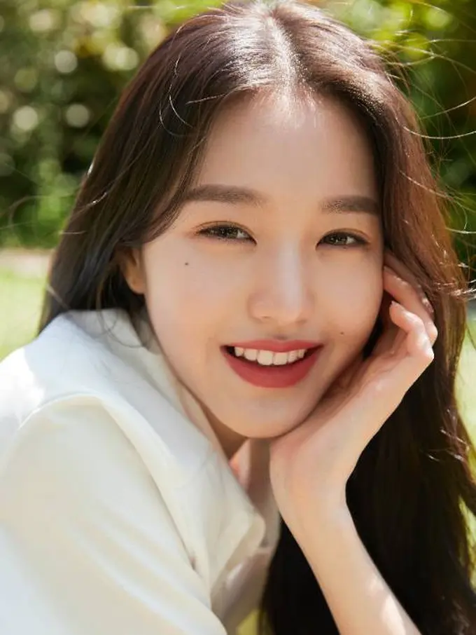 Rahasia Kecantikan Jan Wouyoung IZ*ONE yang Warganet Terpana