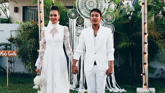 [Bintang] Pernikahan Dimas Anggara dan Nadine Chandrawinata